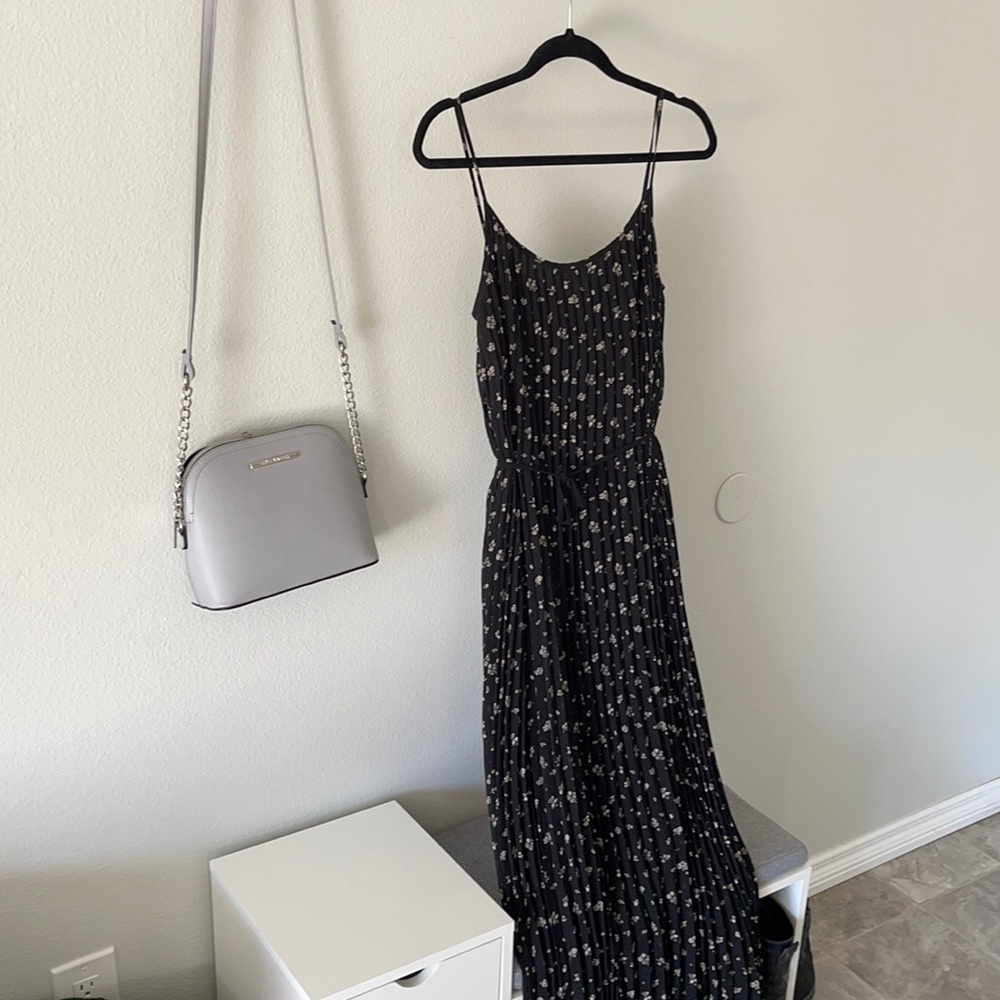 H&M maxi black with white flowers dress. Xs